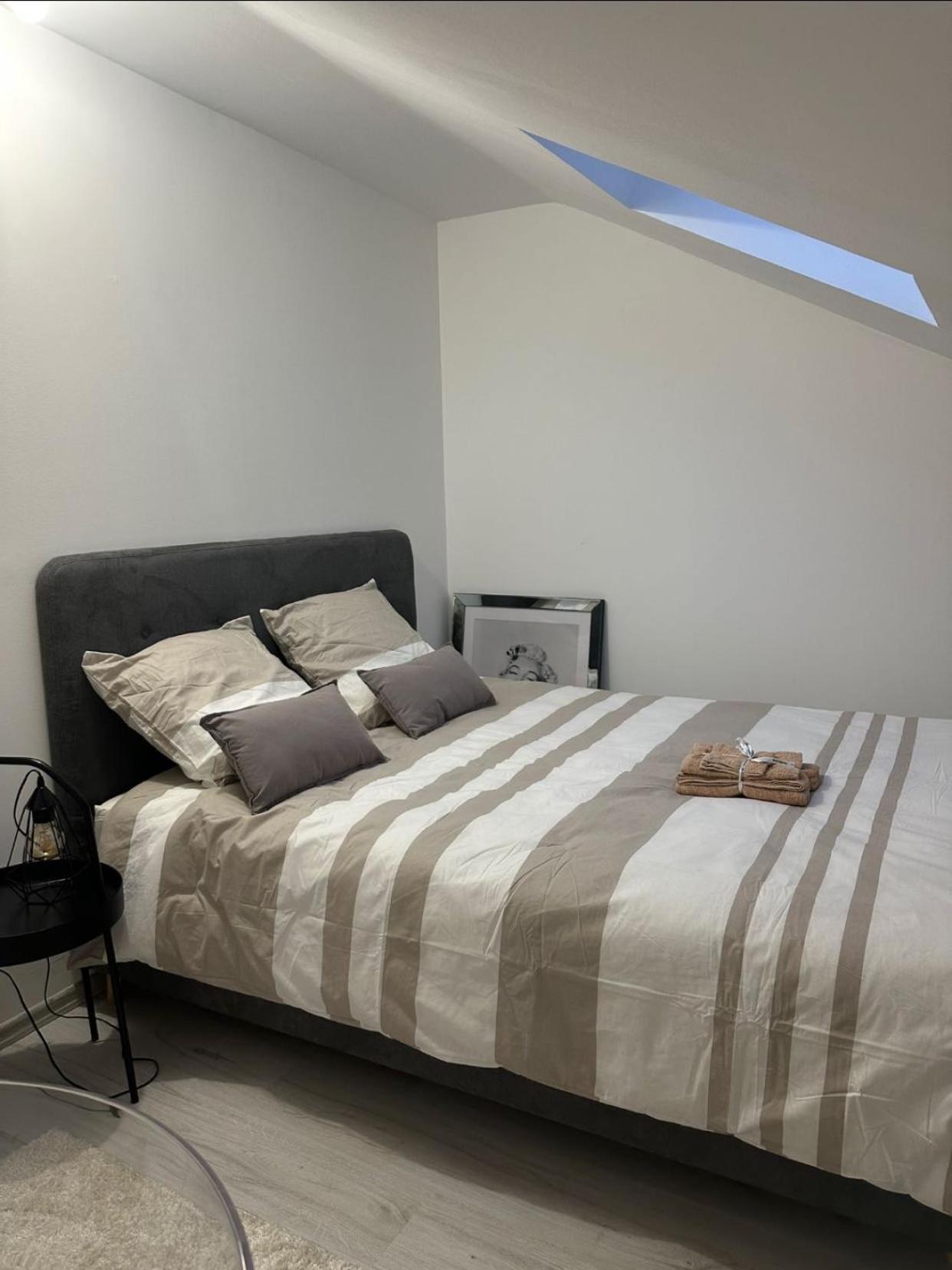 Neuf,epure Et Bien Place Appartement *